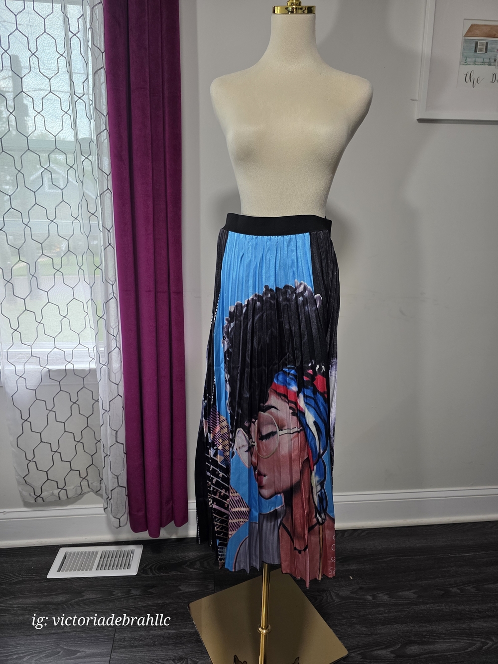 Pleated Maxi Skirt with Blue Artistic Portrait